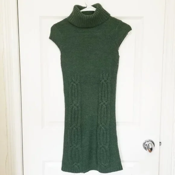 green emerald velvet dress Taylor Sleeveless Sweater Dress in Green main image 0